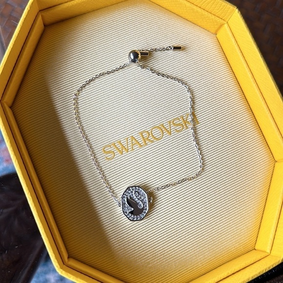 Swarovski Signum Bracelet, Swan, White, Rhodium plated new in gift box. - Picture 8 of 10